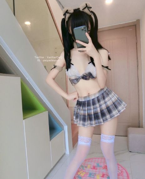 年轻女教师4hd中字免费观看